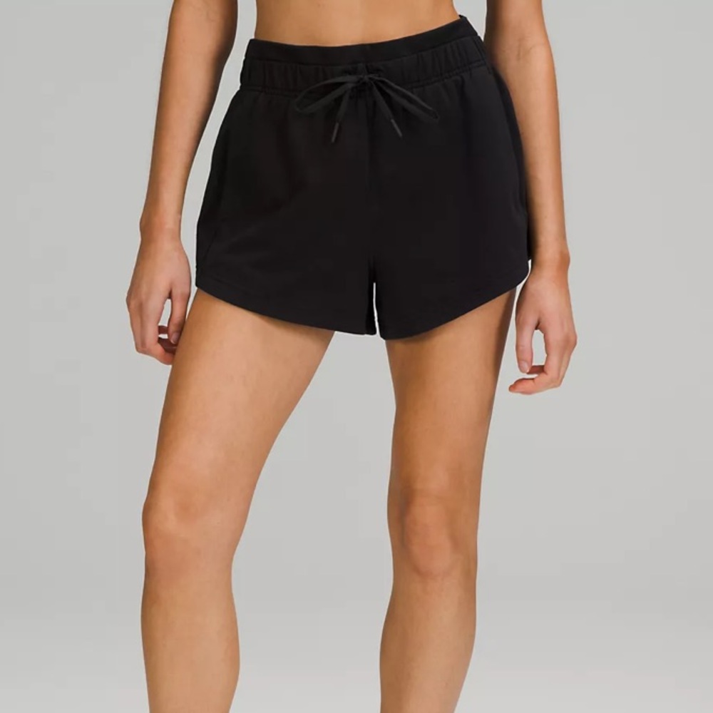 Lululemon high rise shorts in black